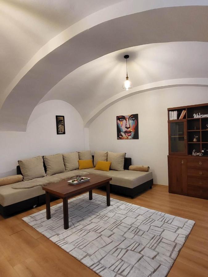 Downtown Romantic Szekesfehervar Bagian luar foto